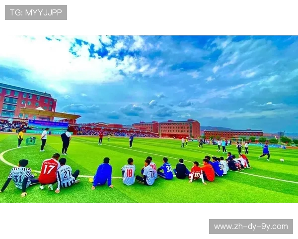 围绕玉树足球队知名球员成长历程与球队崛起故事深度探析全景呈现